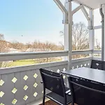 Apartment 725, Seepark *